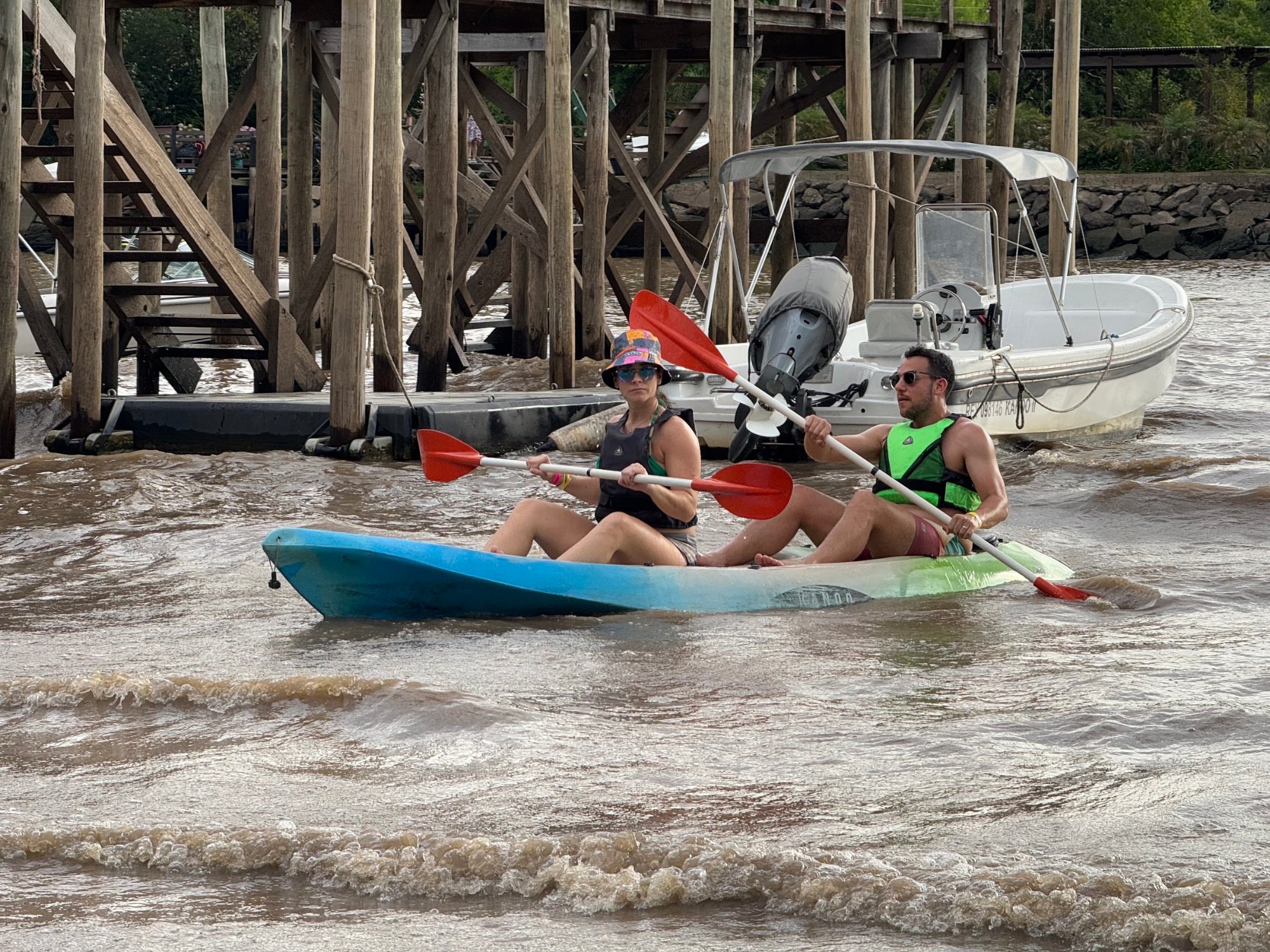 ACTIVIDADES EN LA ISLA: Kanoo Restó
